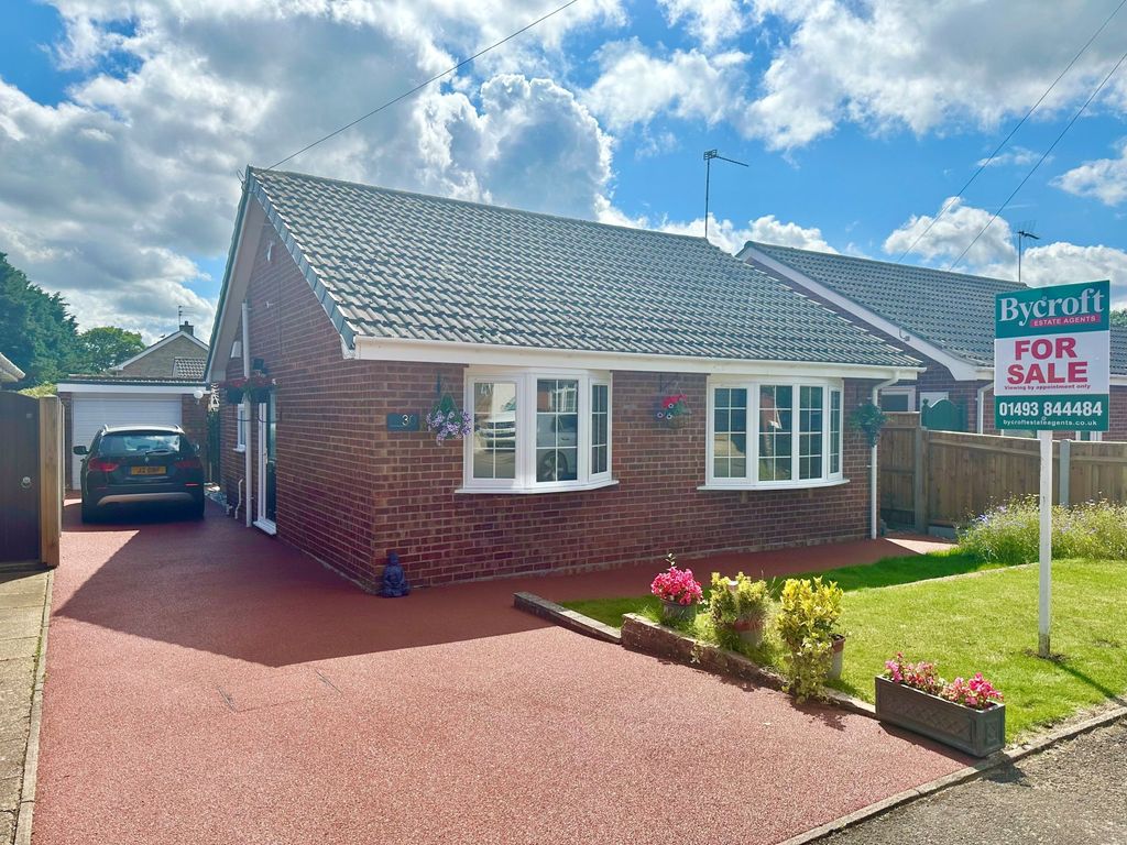 2 bed detached bungalow for sale in Selwyn Drive, Belton, Great