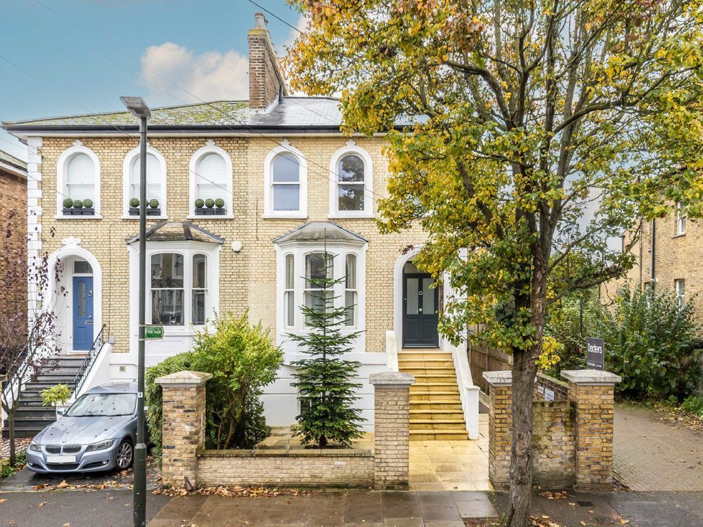 2 bed flat for sale in Pelham Road, London SW19, £599,950 Zoopla