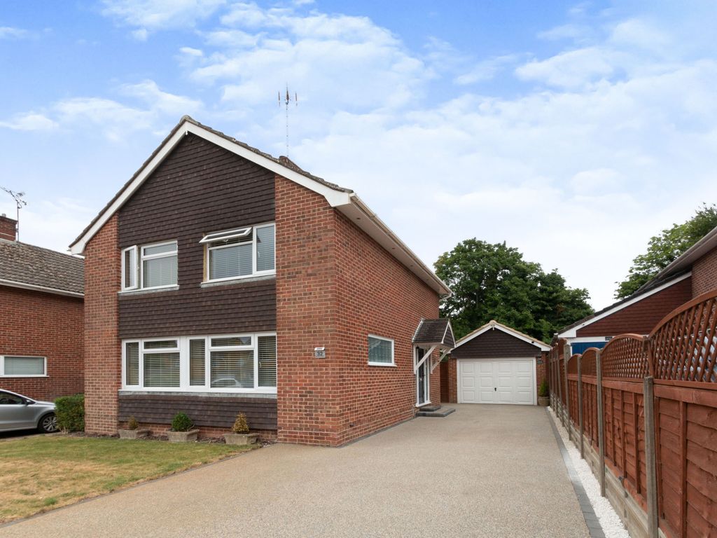 3 bed detached house for sale in Poynings Crescent, Basingstoke RG21