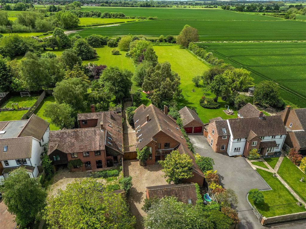 4 bed detached house for sale in Oakley Lane, Chinnor OX39, £1,395,000