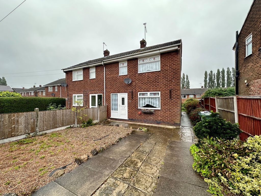 2 bed semidetached house to rent in Cedar Avenue, Alfreton DE55, £725
