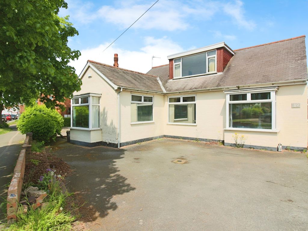 4 bed detached bungalow for sale in Barkby Road, Syston LE7, £309,950