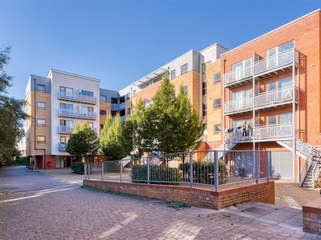 2 bed flat to rent in North Star Boulevard, Greenhithe DA9 Zoopla