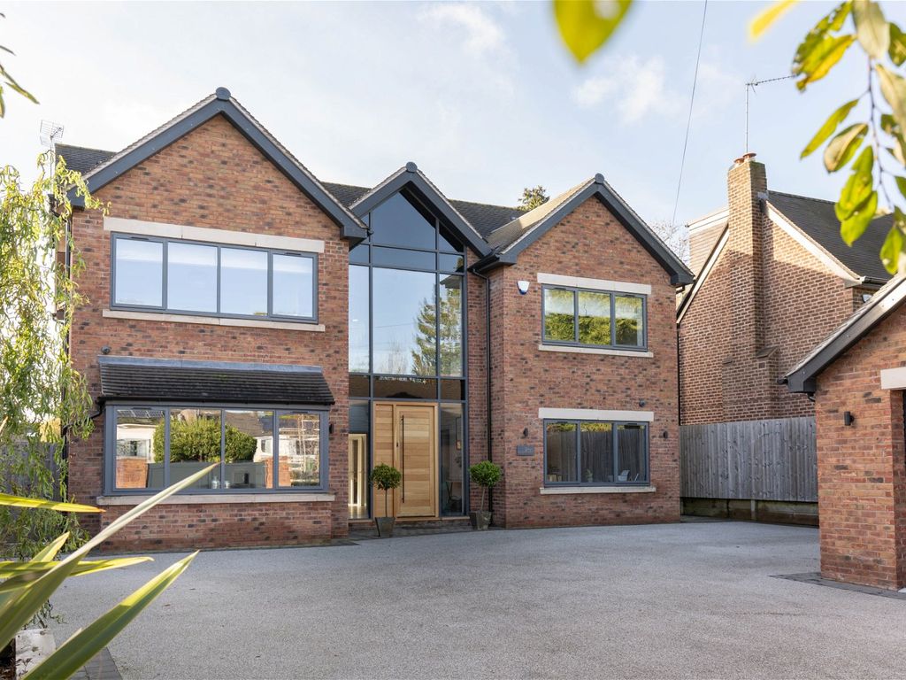 5 bed detached house for sale in Station Road, Blackwell B60, £