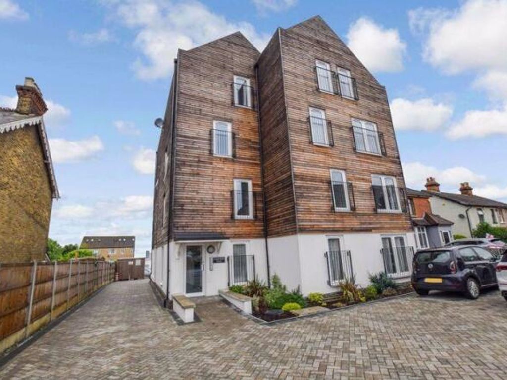 2 bed flat to rent in Southend Road, StanfordLeHope SS17, £1,250 pcm