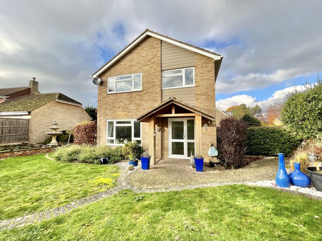 4 bed detached house for sale in Folly Close, Fleet, Hampshire GU52