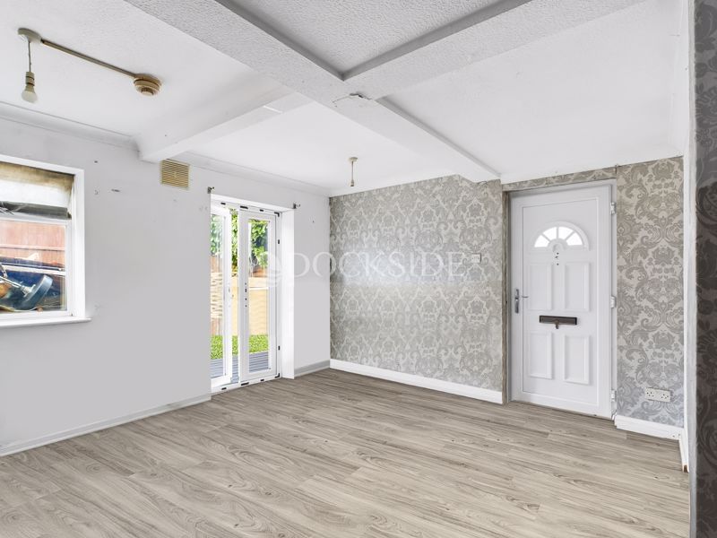 2 bed flat for sale in Cooling Road, Strood, Rochester ME2, £125,000