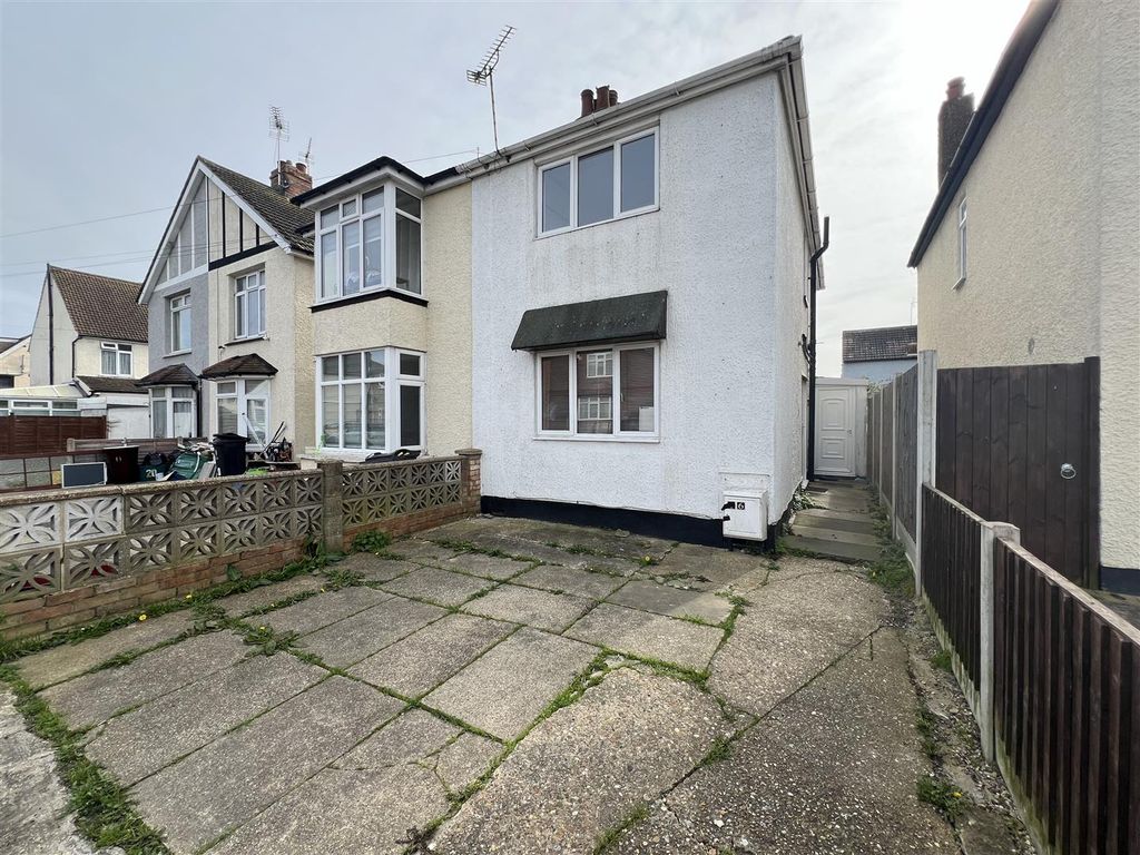 4 bed semidetached house for sale in Agincourt Road, ClactonOnSea