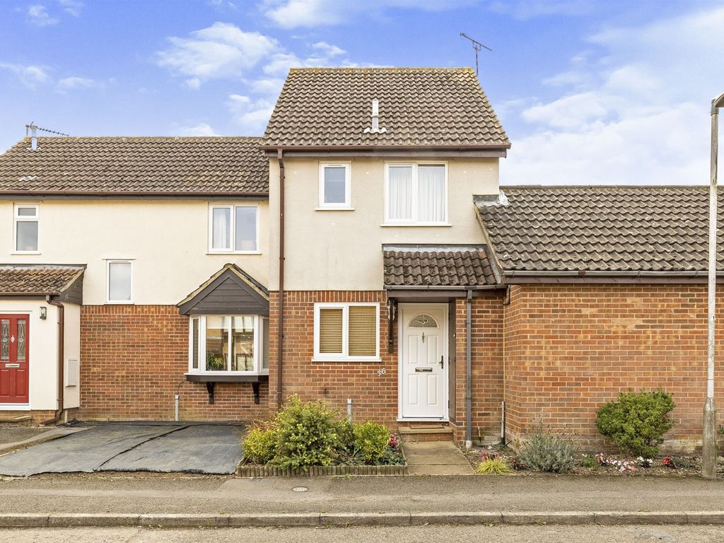 2 bed semidetached house for sale in Longlands Court, Winslow