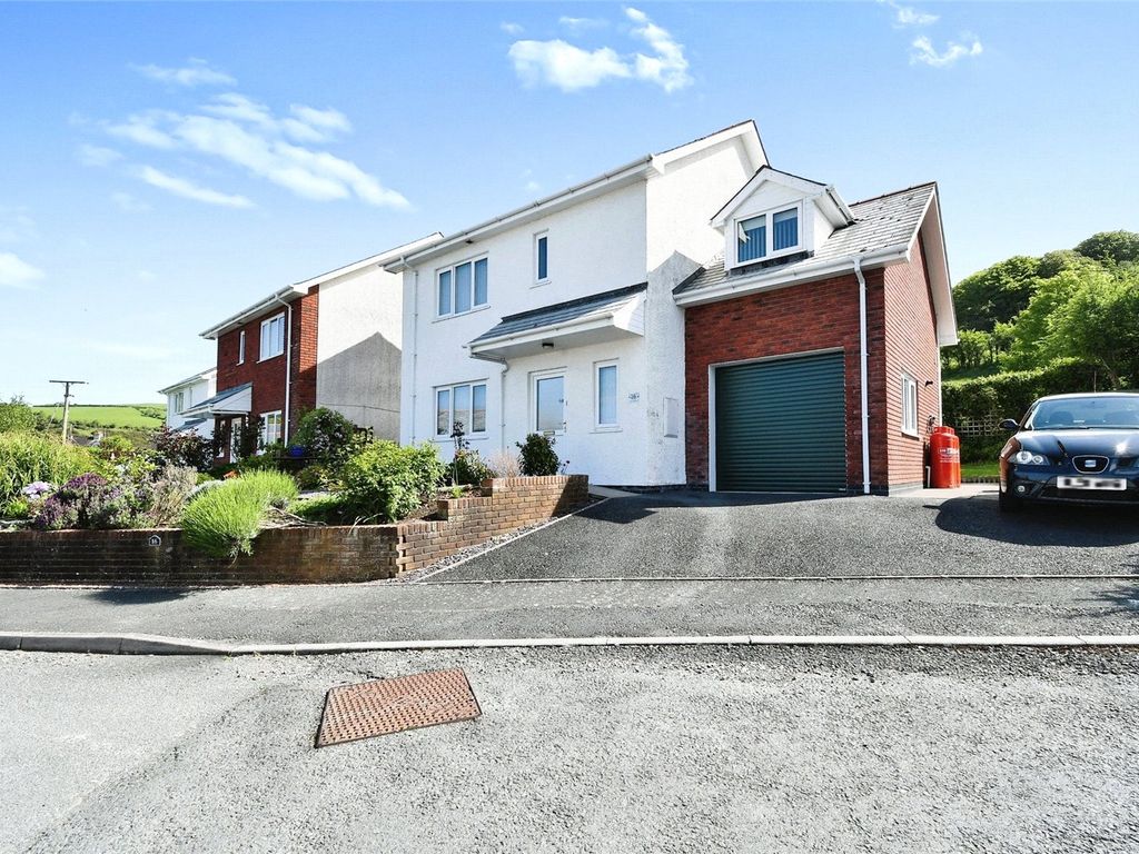 4 bed detached house for sale in Heol Isfoel, Llanrhystud SY23, £