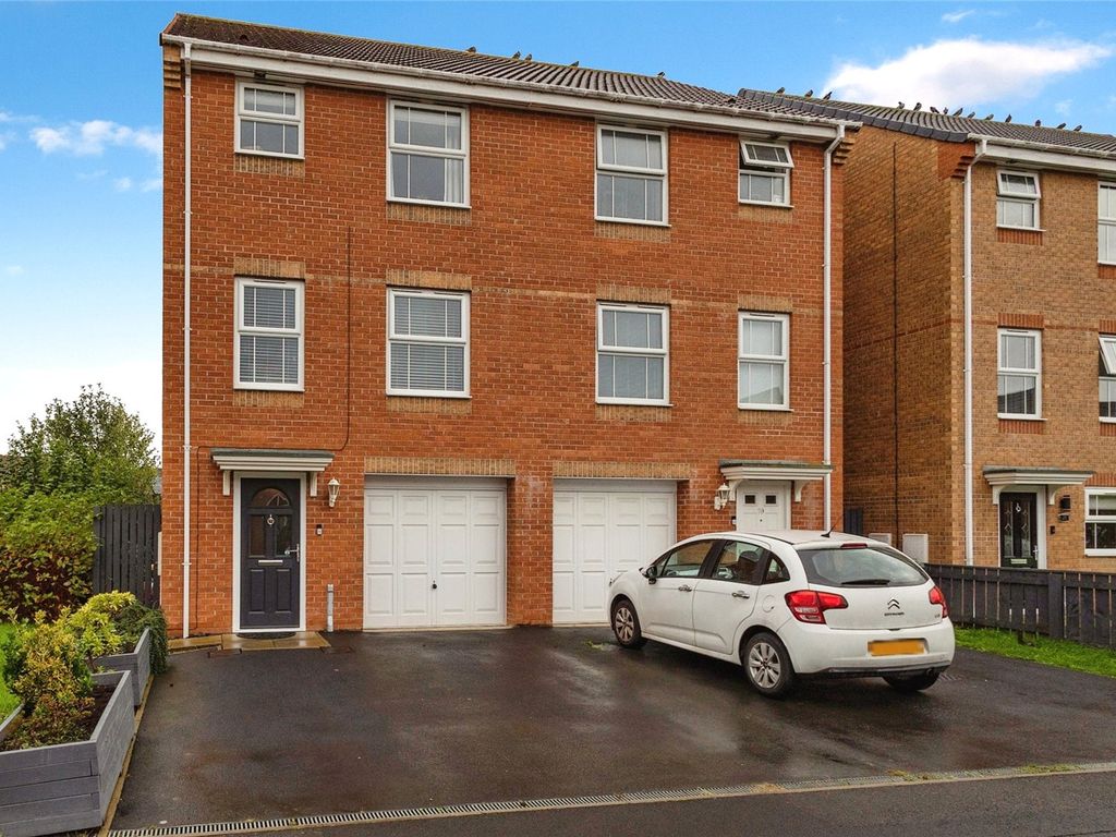 4 bed semidetached house for sale in Darbyshire Close, Thornaby