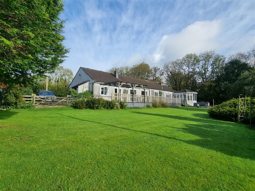 5 bed detached house for sale in Upton Cross, Liskeard PL14, £575,000