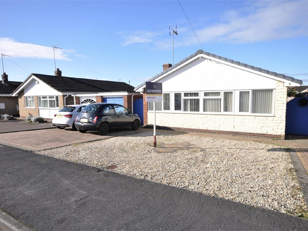 3 bed detached bungalow for sale in Laburnum Avenue, Moorends