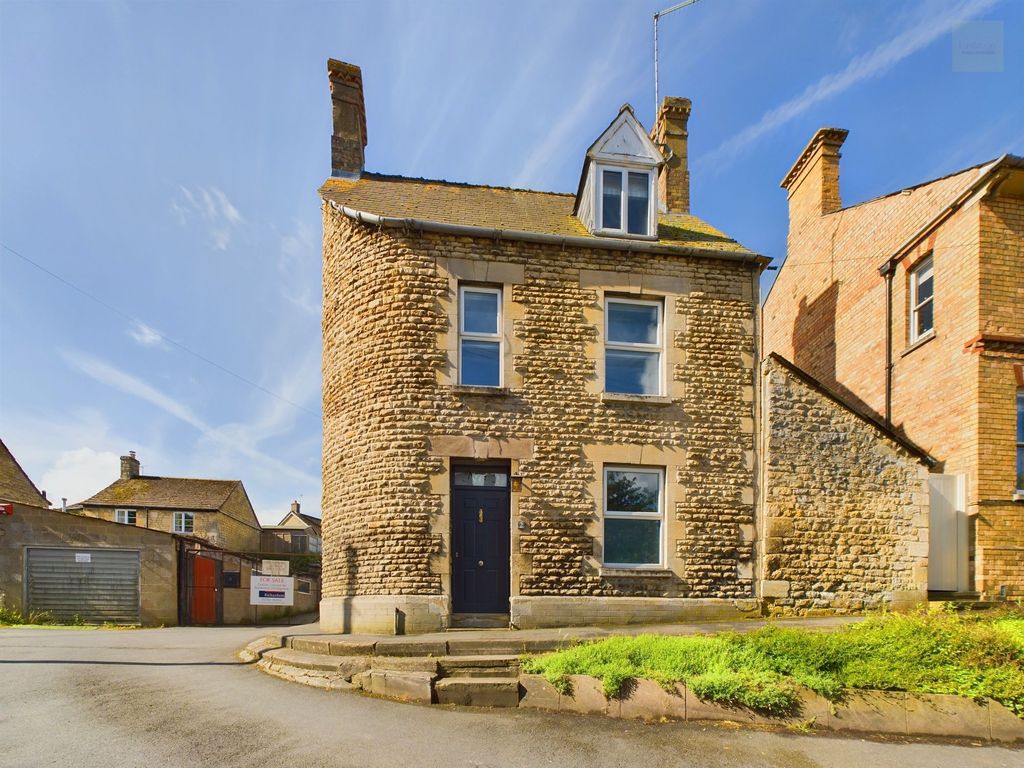 2 bed link detached house for sale in Curve Cottage, Empingham Road