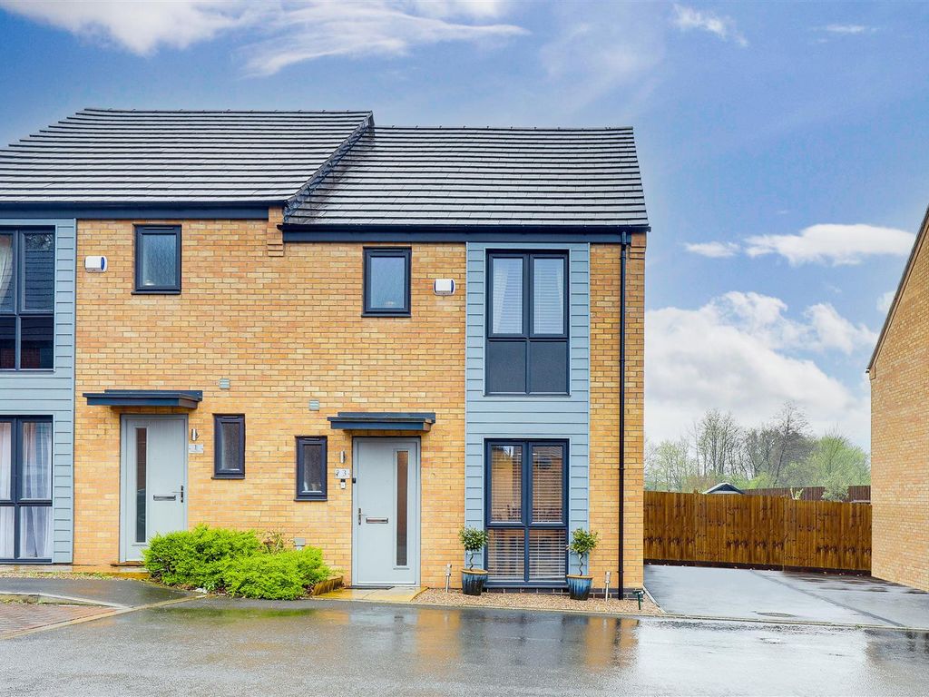 3 bed semidetached house for sale in Headstocks Close, Bestwood Village, Nottinghamshire NG6