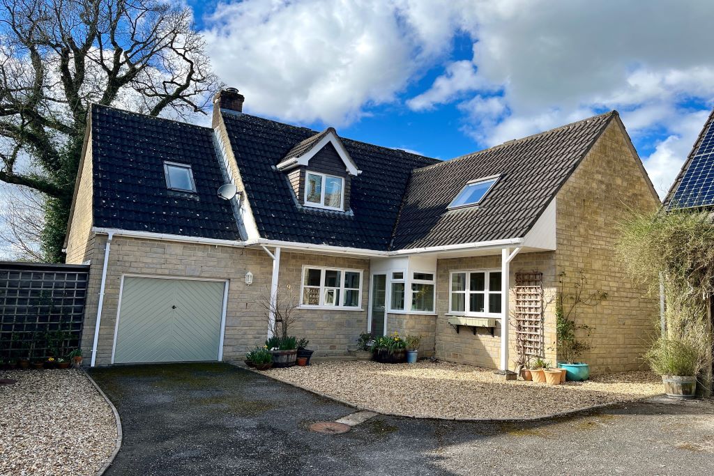 3 bed detached house for sale in Hunters Mead, Shaftesbury