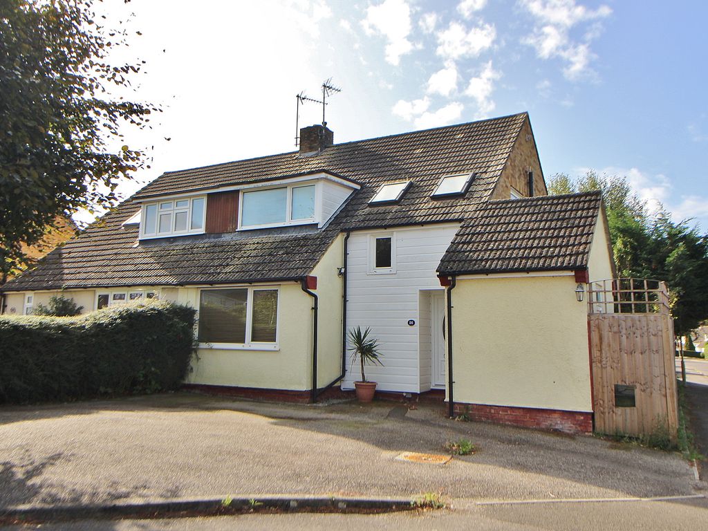 3 bed semidetached house for sale in Roundway, Waterlooville PO7, £