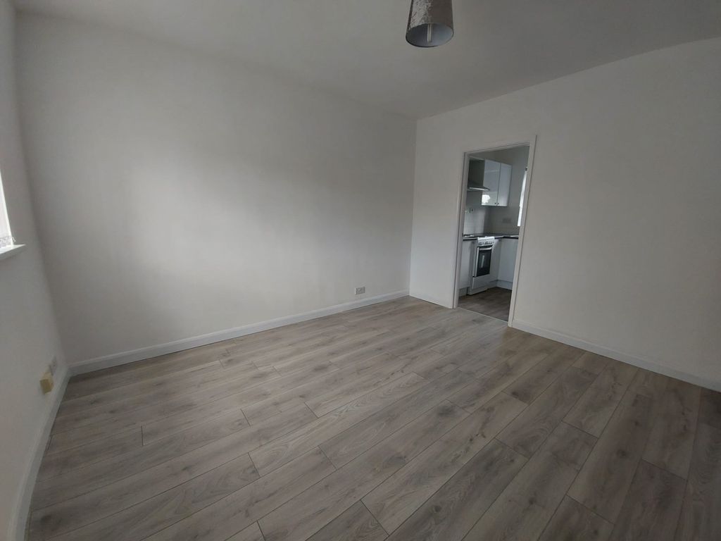 Studio to rent in Cardigan Mews, Cardigan Street, Luton LU1, £725 pcm