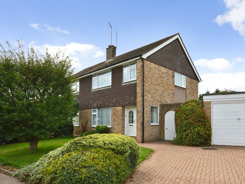 3 bed semidetached house for sale in Miletree Crescent, Dunstable