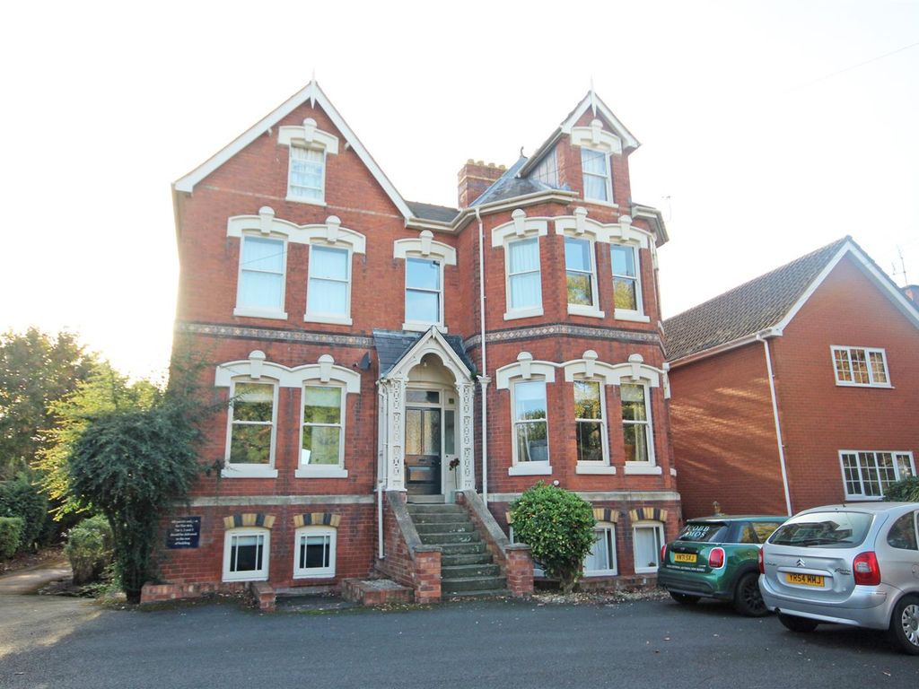 1 bed flat for sale in Bodenham Road, Hereford HR1, £155,000 Zoopla