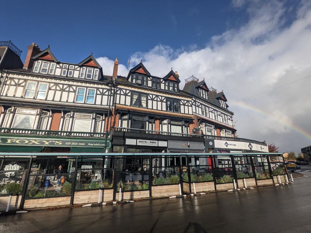 2 bed property to rent in Royal Buildings, Victoria Rd, Penarth CF64, £