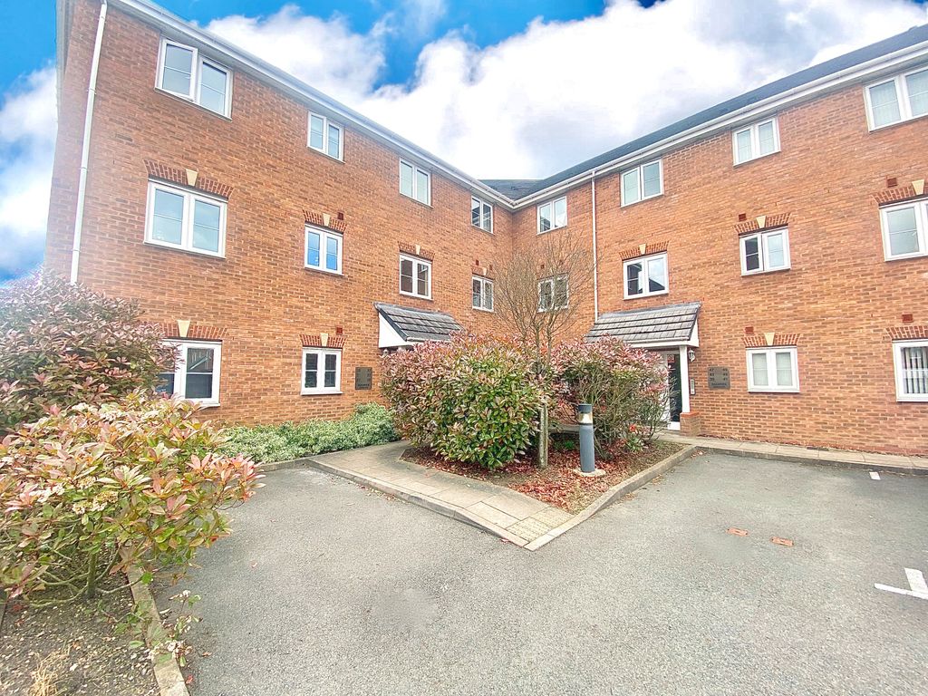2 bed flat to rent in Squires Grove, Willenhall WV12 Zoopla