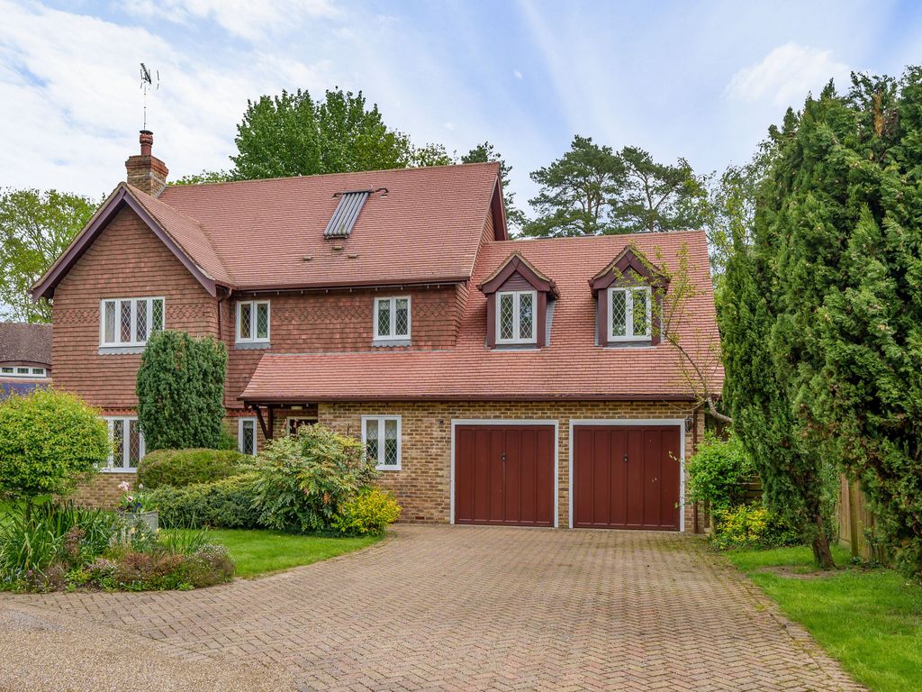 5 bed detached house for sale in Wildacre Close, Ifold, Loxwood, West