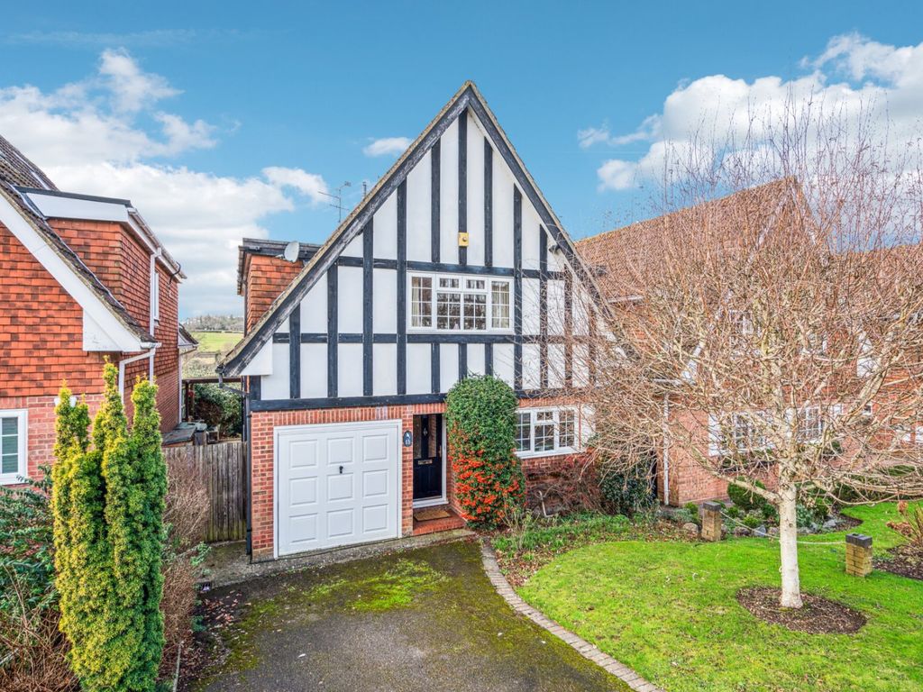 2 bed detached house for sale in Deanacre Close, Chalfont St. Peter SL9, £675,000 Zoopla