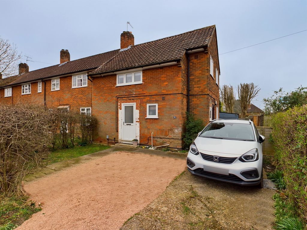 3 bed end terrace house for sale in Salisbury Road, Welwyn Garden City