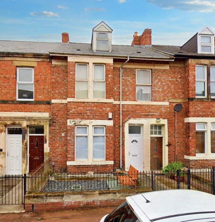 2 bed flat for sale in Rodsley Avenue, Gateshead NE8, £90,000 Zoopla