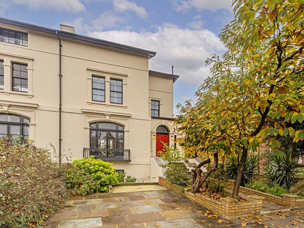 4 bed property for sale in The Avenue, St Margarets, Twickenham TW1