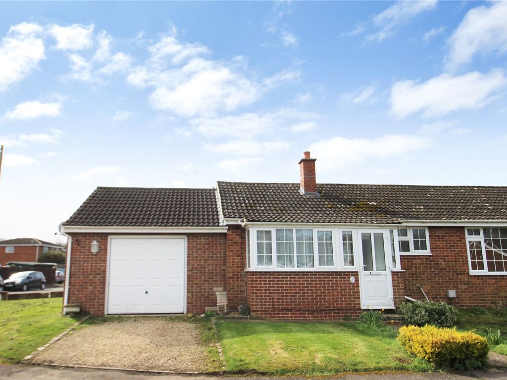 3 bed semidetached bungalow for sale in Tubbs Farm Close, Lambourn