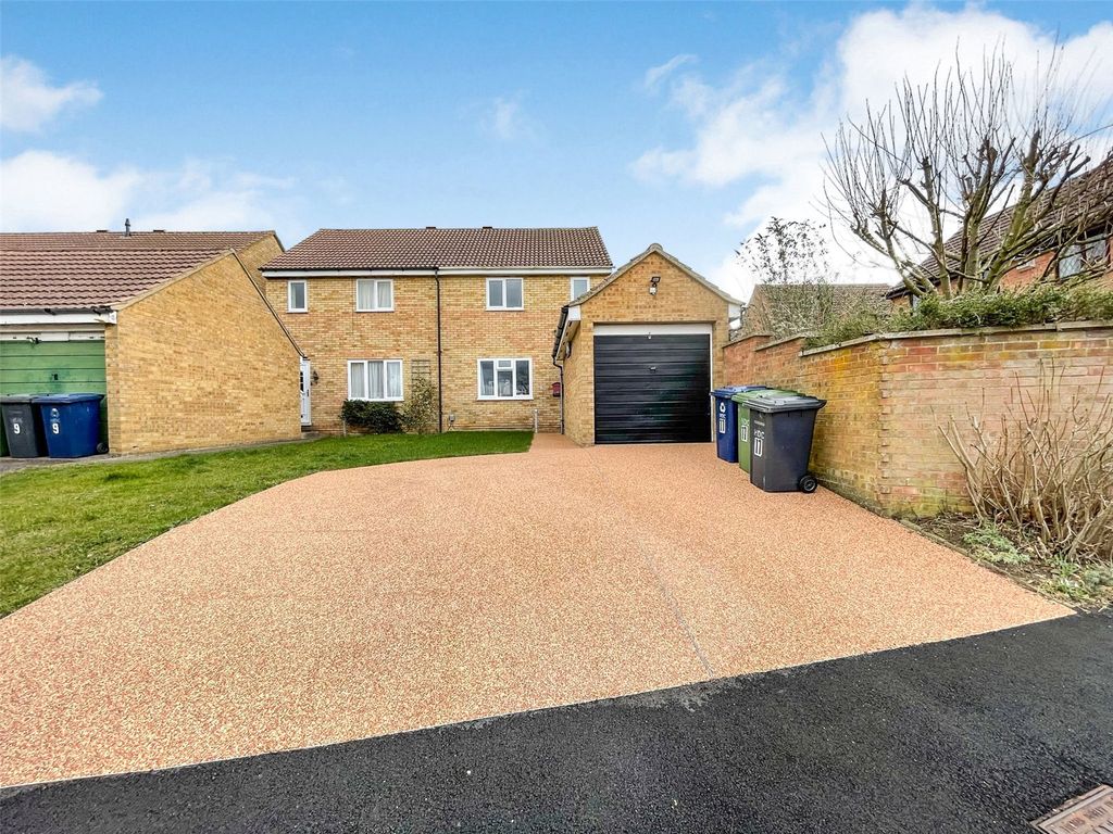 3 bed semidetached house to rent in Cob Place, Godmanchester