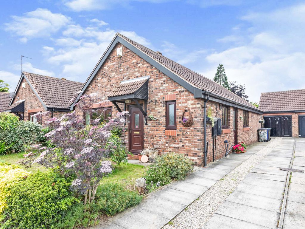 2 bed detached bungalow for sale in Bakersfield Drive, Kellington DN14