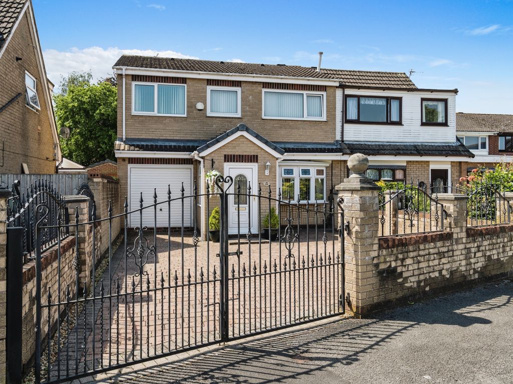 4 bed semidetached house for sale in Abingdon Drive, Platt Bridge