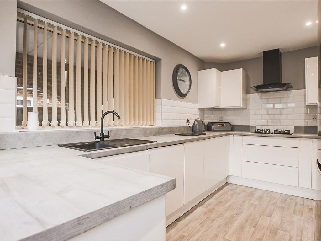 5 bed semidetached house for sale in Cotswold Crescent, Bury BL8, £