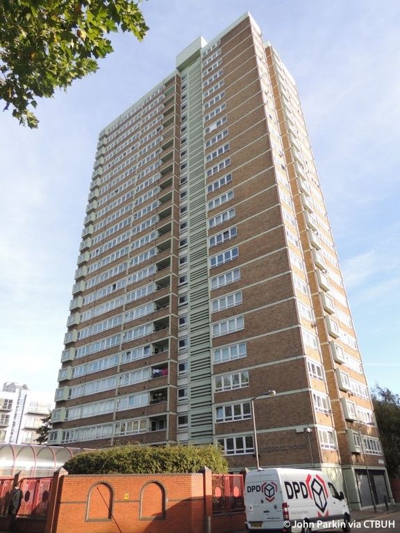 Room to rent in EnSuite Room, Totteridge House, Clapham Junction