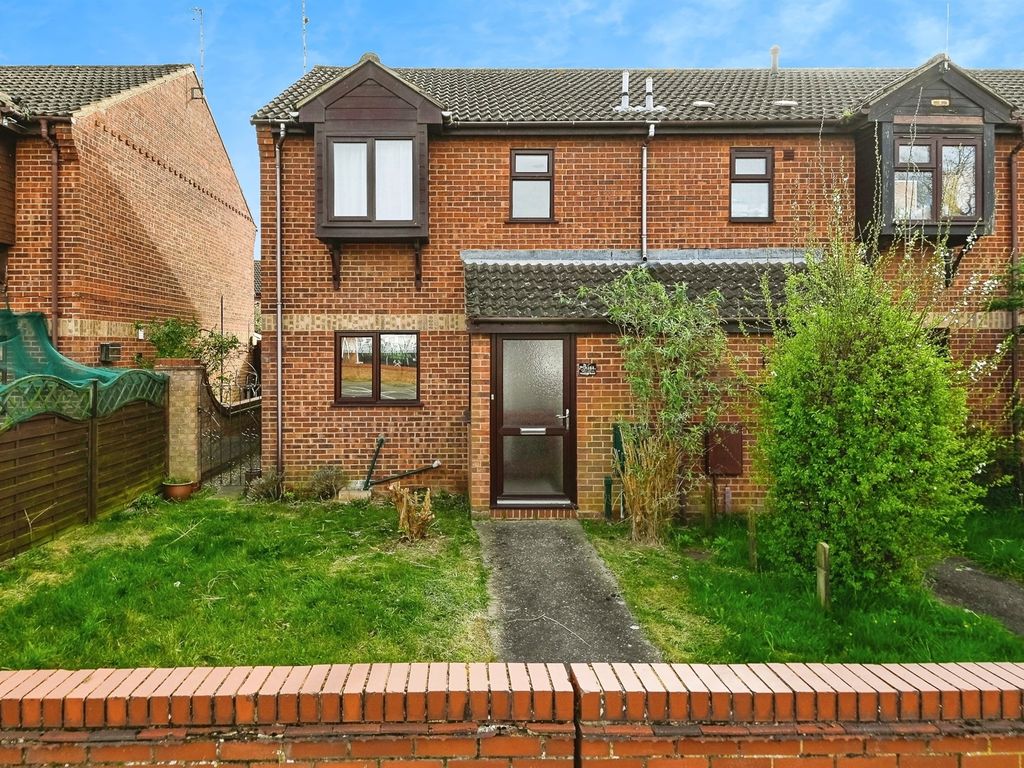 3 bed terraced house for sale in Wootton Road, South Wootton, King's