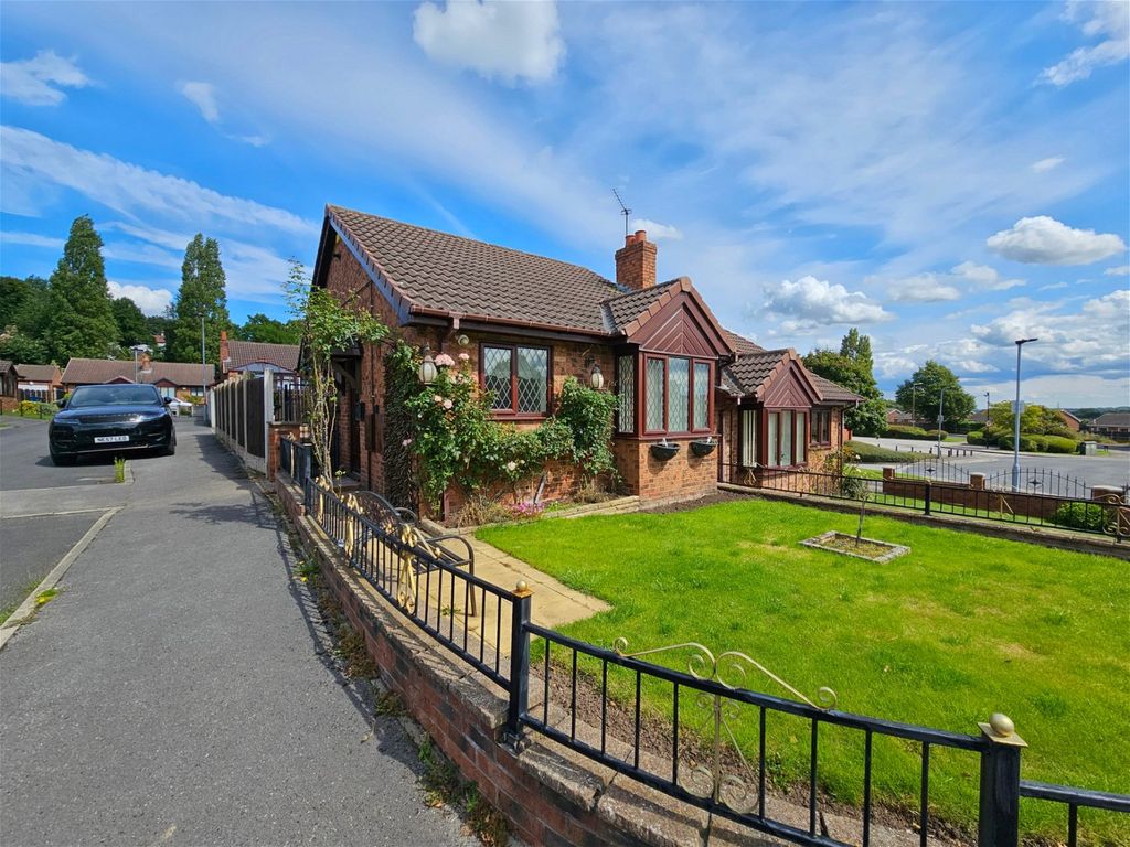 2 bed semidetached bungalow for sale in Castle Close, Monk Bretton