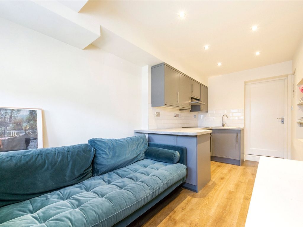 1 bed flat to rent in Chester Avenue, Richmond TW10, £1,500 pcm Zoopla