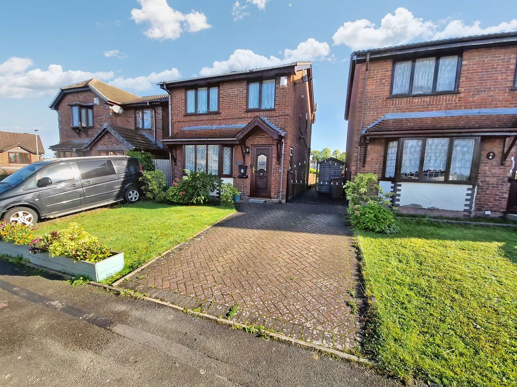 3 bed detached house for sale in Sorrel Close, Bucknall, StokeOnTrent