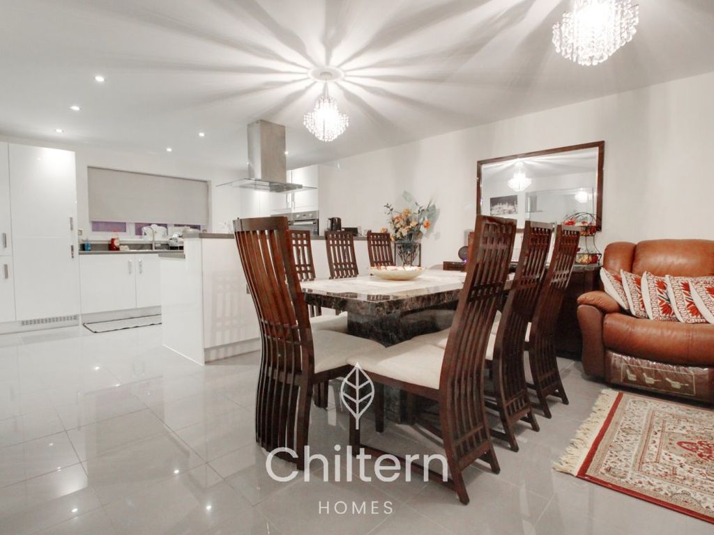 5 bed property to rent in Larner Close, Newton Leys, Bletchley, Milton