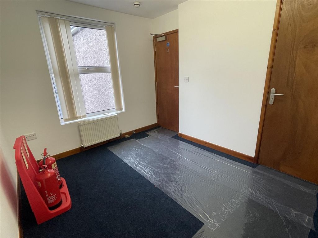 Commercial property to let in First Floor Office, Cross Hands, Cross