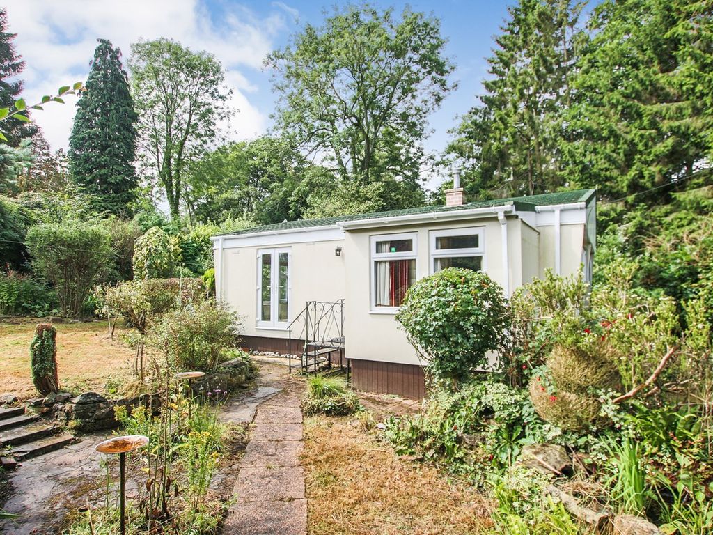 2 bed mobile/park home for sale in Turners Hill Park, Turners Hill RH10