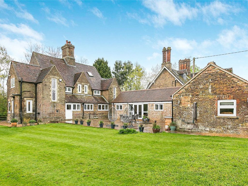 4 bed country house for sale in Hudnall Lane, Little Gaddesden
