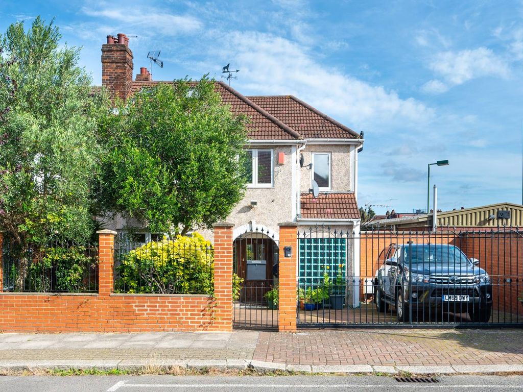 4 bed property for sale in Alder Grove, Dollis Hill, London NW2, £