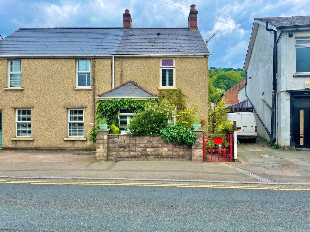2 bed semidetached house for sale in St Marys St, Risca NP11, £220,000