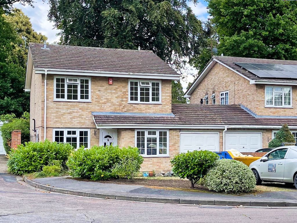 4 bed detached house to rent in Cambrian Close, Camberley GU15 Zoopla