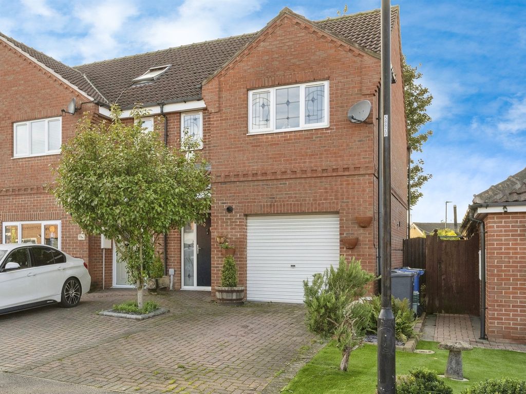 3 bed end terrace house for sale in Westerdale Road, Scawsby, Doncaster