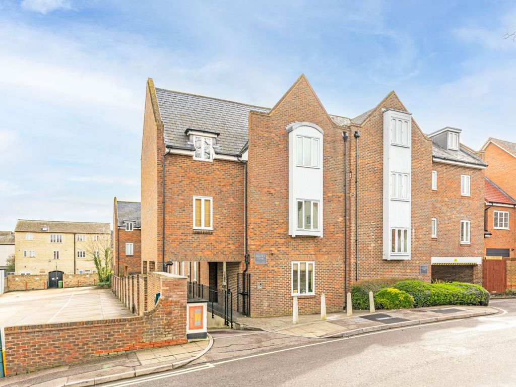 2 bed flat to rent in Sillence Court, Upper King Street, Royston SG8